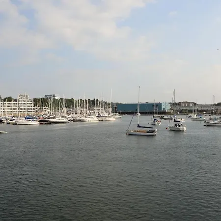 Apartment Timeless Quarters Within Royal William Yard *